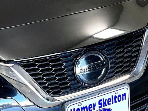 Used 2021 Nissan Versa SV image 30