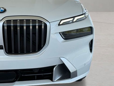 Used 2026 BMW X7 xDrive40i w/ Premium Package image 4