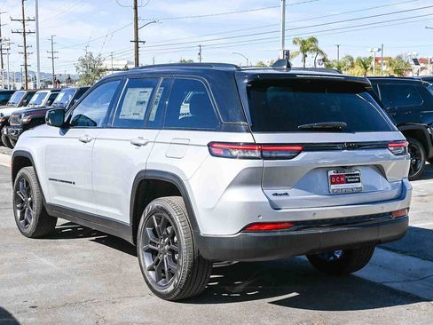 New 2025 Jeep Grand Cherokee Limited image 5