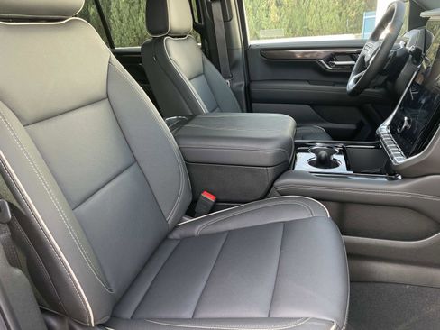 New 2026 GMC Yukon Elevation image 28