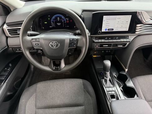 Used 2025 Toyota Camry LE image 12
