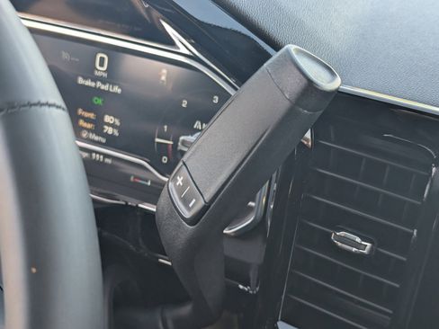 Used 2025 GMC Sierra 1500 SLE image 32