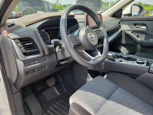 Used 2023 Nissan Rogue SV AWD/4WD image 17