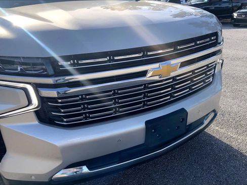 Used 2023 Chevrolet Suburban Premier AWD/4WD image 30