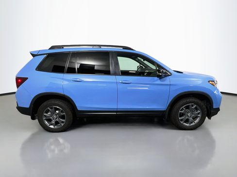 Used 2025 Honda Passport TrailSport image 3