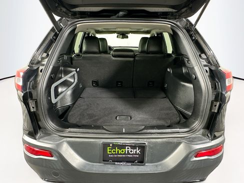 Used 2015 Jeep Cherokee Latitude w/ Comfort/Convenience Group FWD image 28