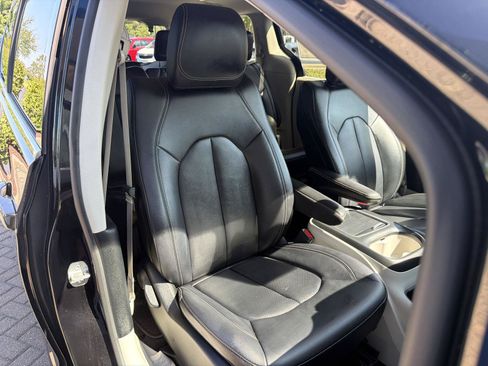 Used 2024 Chrysler Pacifica Touring-L FWD image 33