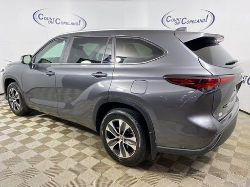 Certified 2025 Toyota Highlander XLE AWD/4WD image 4