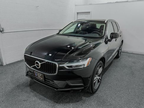 Used 2019 Volvo XC60 T5 Momentum w/ Multimedia Package AWD/4WD image 4