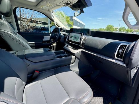 Used 2025 Ford Expedition Active AWD/4WD image 20