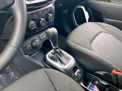 Used 2020 Jeep Renegade Sport image 19