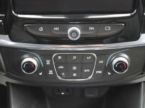 Used 2019 Chevrolet Traverse LT image 22