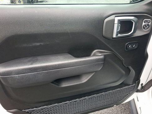 Certified 2022 Jeep Gladiator Willys image 22