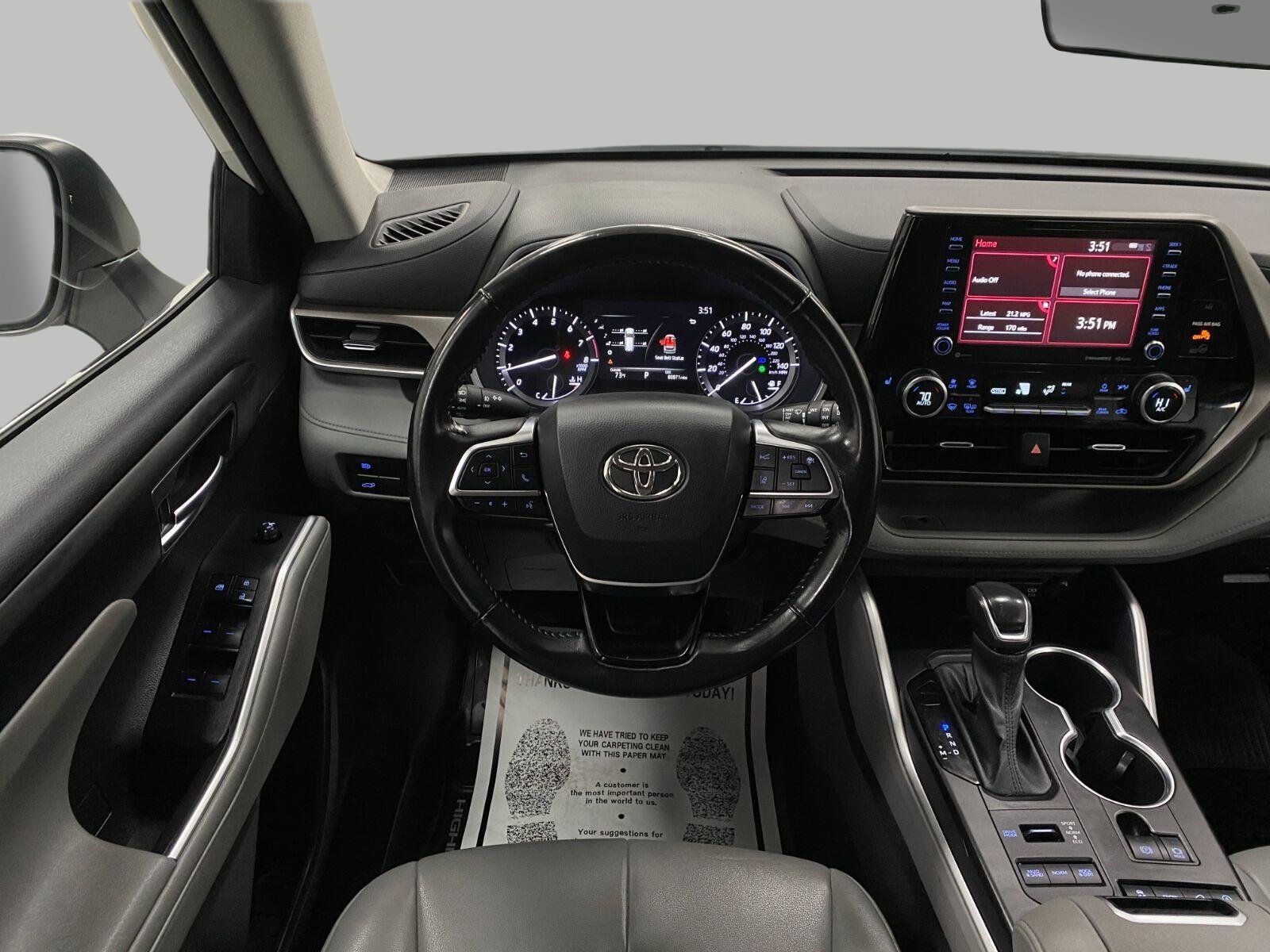 Used 2021 Toyota Highlander XLE AWD/4WD image 14