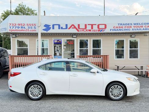 Used 2015 Lexus ES 350 w/ Luxury Package FWD image 3