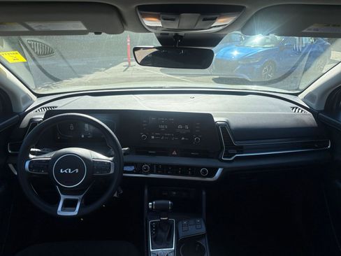 Used 2025 Kia Sportage LX image 32