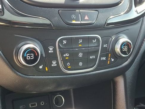 Used 2022 Chevrolet Equinox RS w/ LPO, Floor Liner Package AWD/4WD image 15