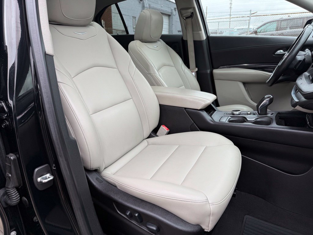 Used 2019 Cadillac XT4 Luxury w/ Cold Weather Package AWD/4WD image 27