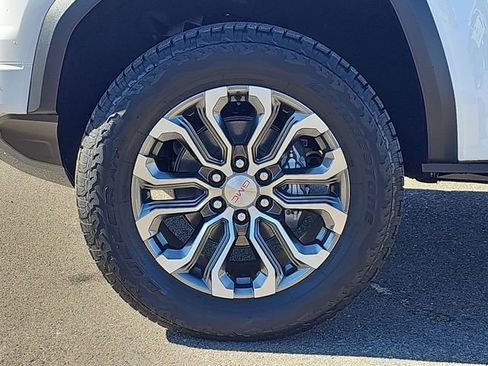 New 2026 GMC Canyon Denali image 19