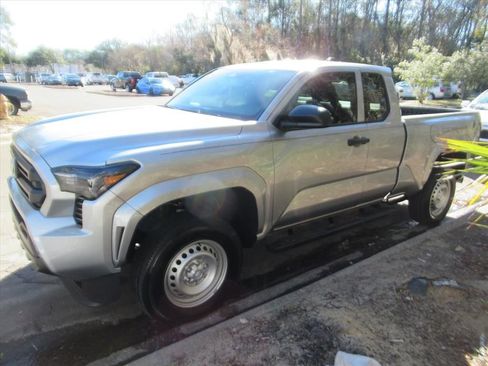 Used 2025 Toyota Tacoma SR image 2