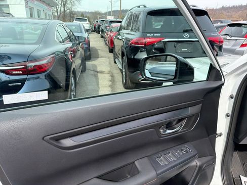 Used 2025 Honda CR-V Sport image 14