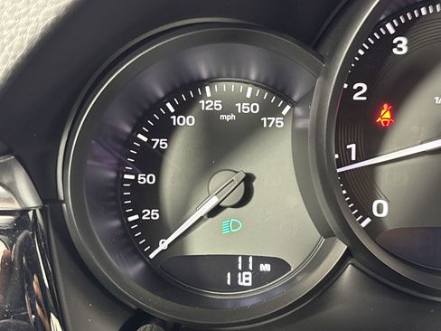 Certified 2025 Porsche Macan image 21