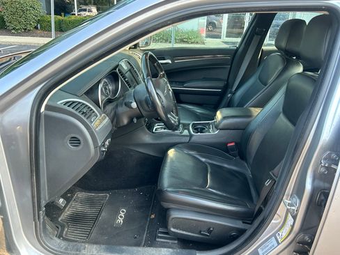 Used 2016 Chrysler 300 C RWD image 11