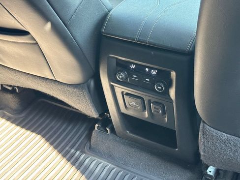 Used 2019 Chevrolet Traverse LT w/ LT Premium Package FWD image 22