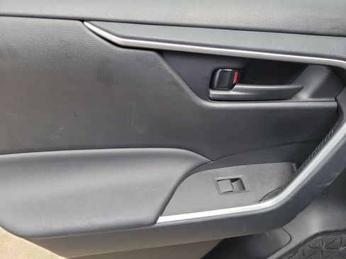 Used 2025 Toyota RAV4 LE FWD image 17
