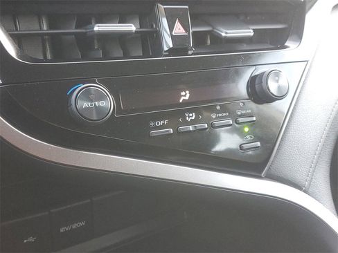 Certified 2021 Toyota Camry SE image 27