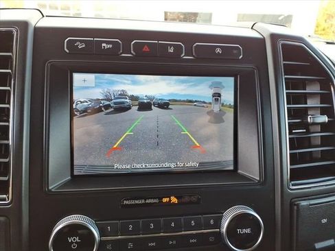 Used 2020 Ford Expedition Limited image 18