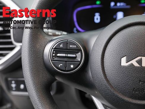 Used 2023 Kia Soul LX w/ LX Technology Package FWD image 15