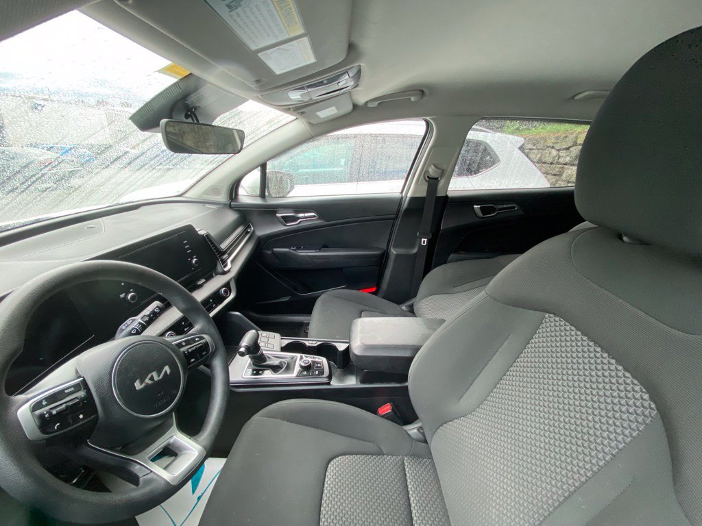 Used 2025 Kia Sportage LX AWD/4WD image 5