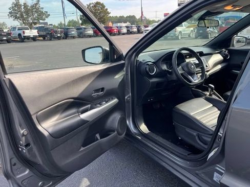Used 2020 Nissan Kicks SR w/ SR Premium Package FWD image 4