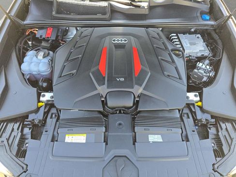 Certified 2022 Audi SQ8 Premium Plus w/ Executive Package image 32