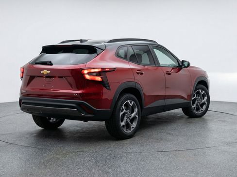 Used 2025 Chevrolet Trax LT image 9