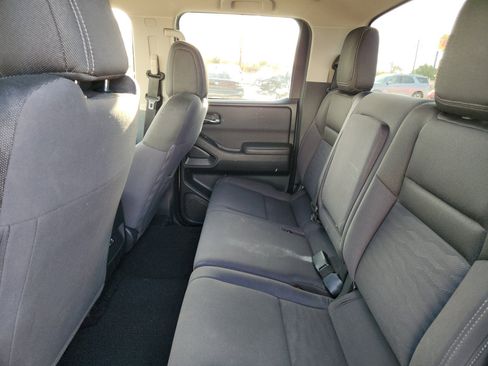 Used 2023 Nissan Frontier SV image 9