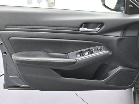Used 2024 Nissan Altima 2.5 SV FWD image 10