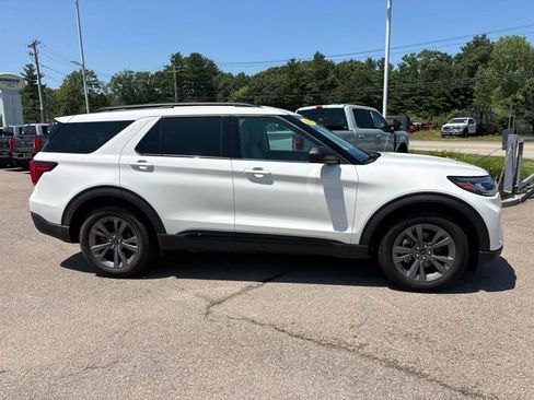 Used 2026 Ford Explorer Active w/ Active Comfort Package AWD/4WD image 2