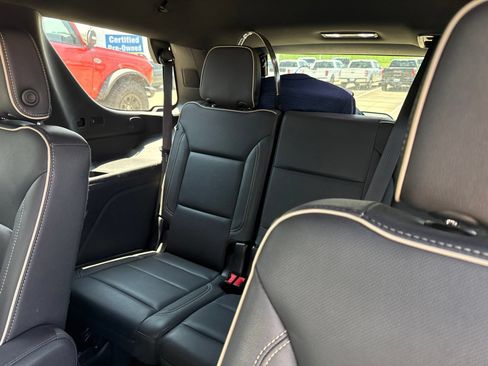 Used 2023 GMC Yukon SLT w/ SLT Luxury Package RWD image 12