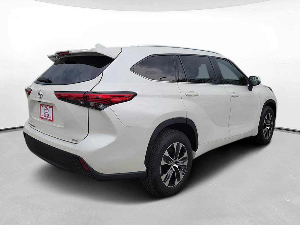 Used 2021 Toyota Highlander XLE FWD image 4