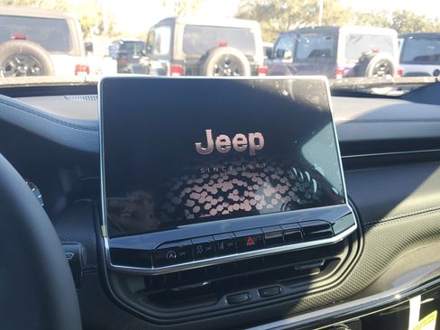 New 2026 Jeep Compass Latitude image 15