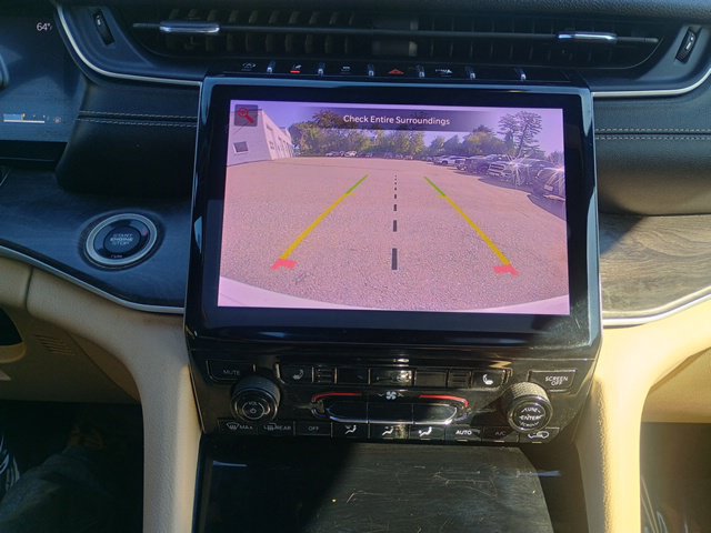 Used 2023 Jeep Grand Cherokee Limited AWD/4WD image 33