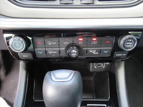 Certified 2025 Jeep Compass Limited w/ Elite Group AWD/4WD image 31