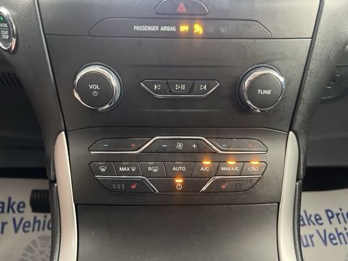 Used 2019 Ford Edge SEL AWD/4WD image 30