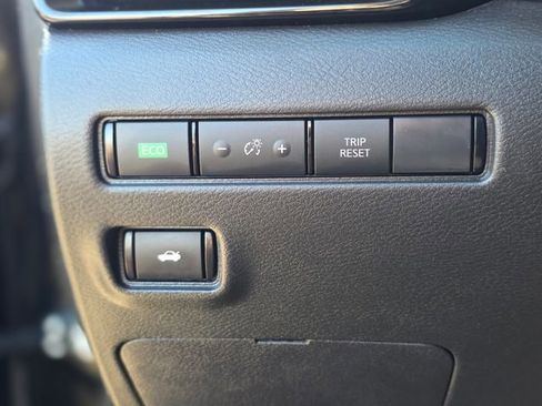 Used 2024 Nissan Sentra SV image 38