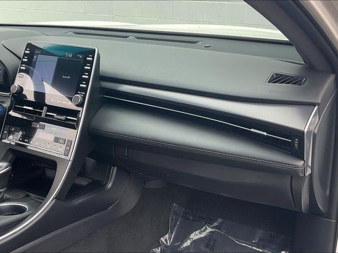 Used 2022 Toyota Avalon XSE image 21