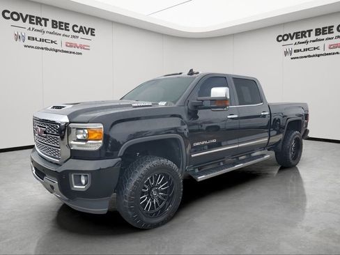 Used 2019 GMC Sierra 2500 Denali w/ Duramax Plus Package image 3