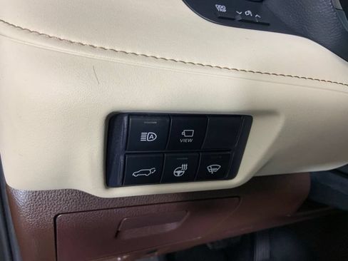 Used 2021 Toyota Highlander Limited FWD image 30