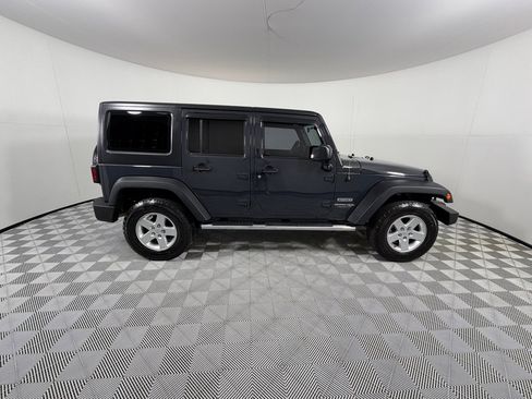 Used 2018 Jeep Wrangler Unlimited Sport AWD/4WD image 4